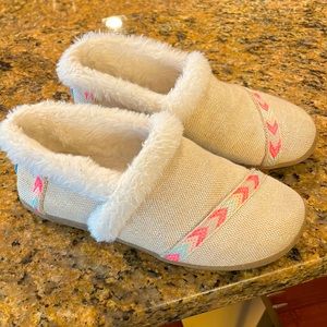 SOLD Toms Little Girls Aztec Print Slippers - Size 2